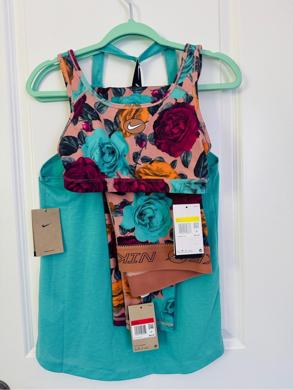 Nike Women’s Floral 3 piece set NWT